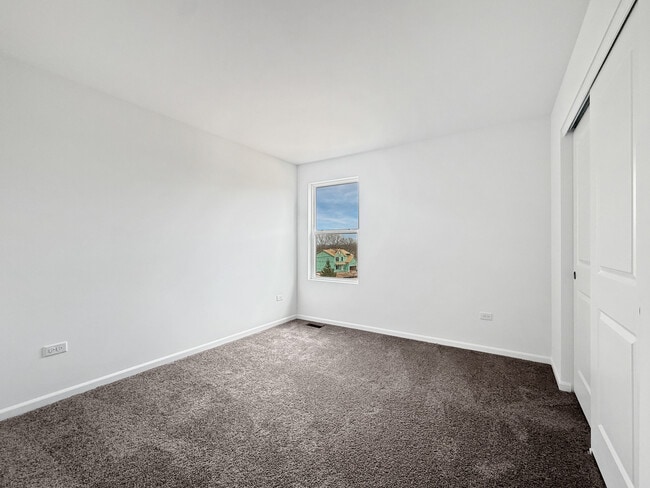 Building Photo - 1215 Stonegate Dr