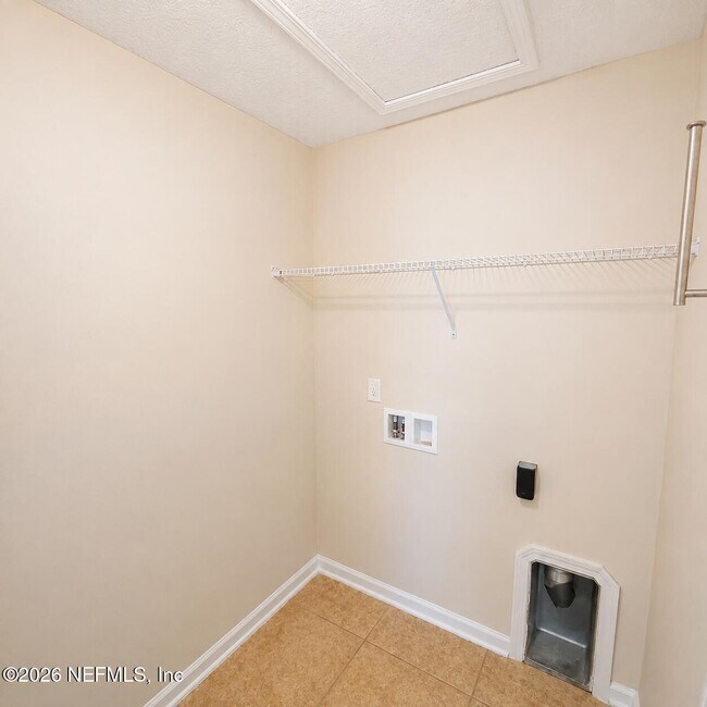Building Photo - 1500 Calming Water Dr