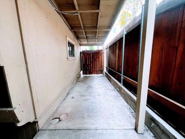Building Photo - Adorable 2BR / 1BA House in North Pacific Beach