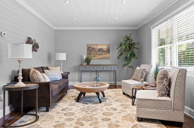 Building Photo - 2483 Shenandoah Dr