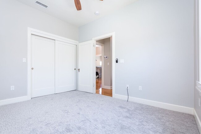 Building Photo - Modern Kensington Cottage