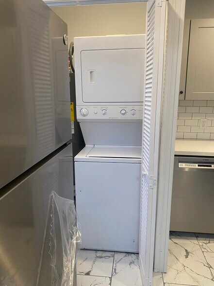 Building Photo - 1820 Metairie Rd