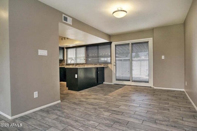 Building Photo - 8335 E Vista Dr