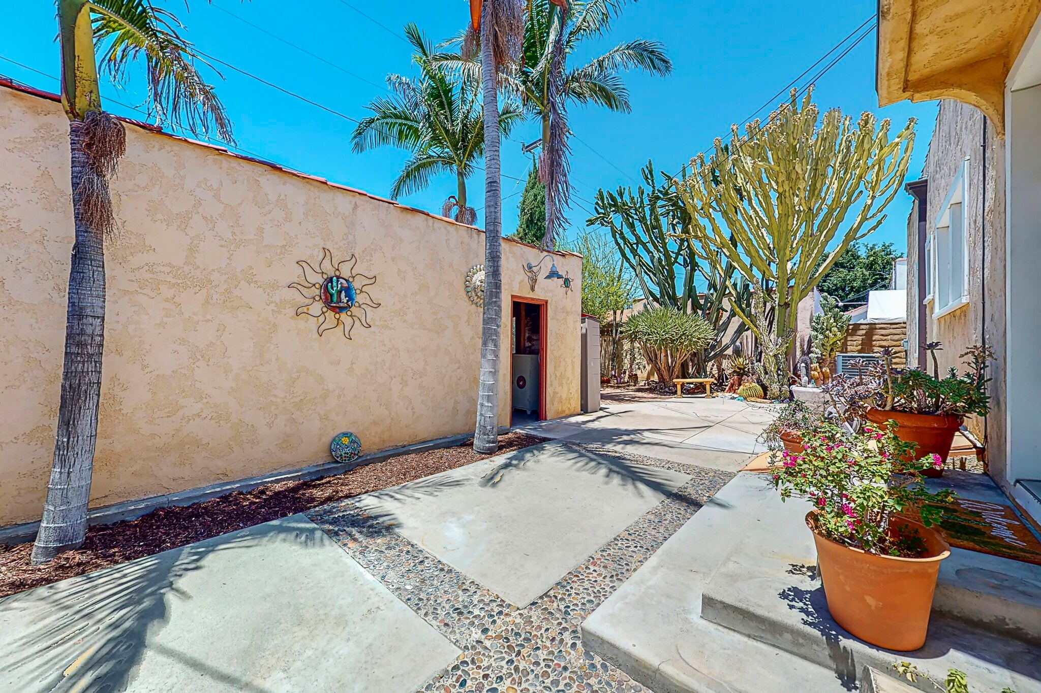 Building Photo - 301 N Janss St