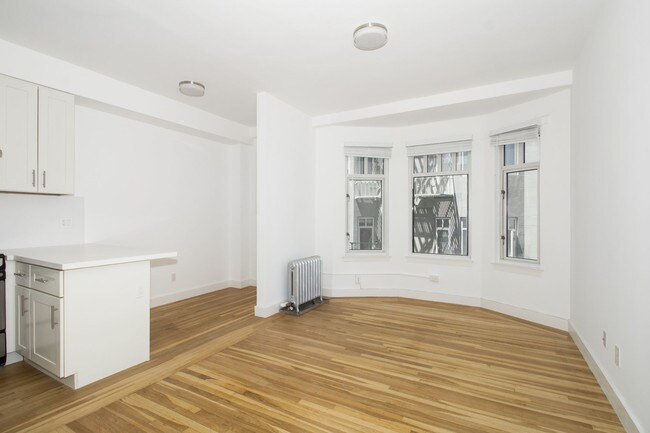 Building Photo - 1320-1380 Lombard