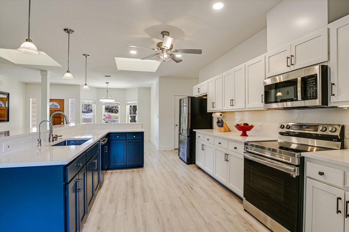 Building Photo - 945 Wesley Ridge Dr