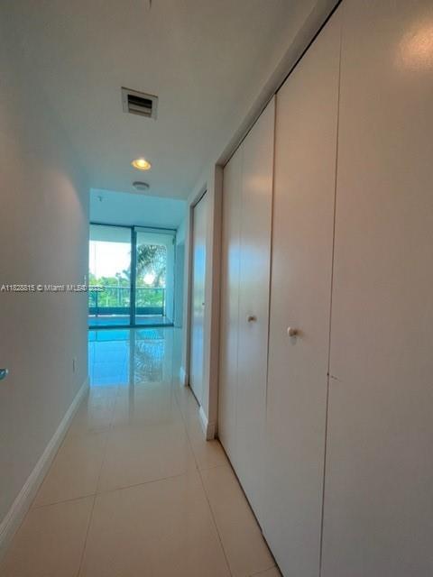 Building Photo - 900 Biscayne Blvd