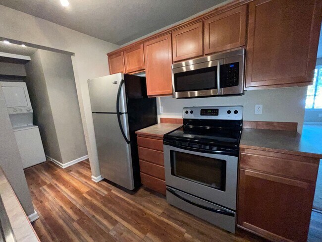 Building Photo - Spacious Condo in North Seattle!