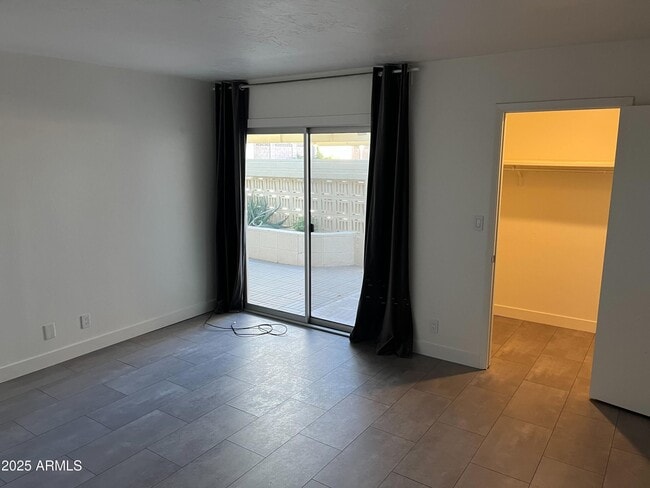 Building Photo - 3713 E Glenrosa Ave