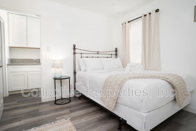 Building Photo - 3122 Cañon Street - B