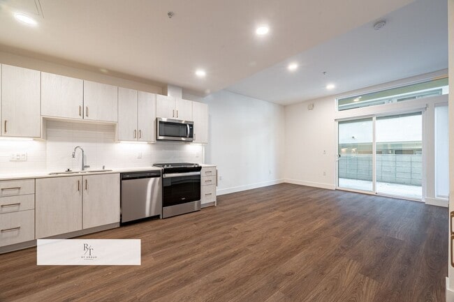 Building Photo - Modern 1-Bedroom Condo with Rooftop Amenities in Pasadena