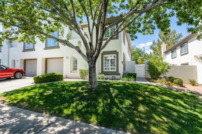 Primary Photo - 3 Bedroom 2.5 Bathroom Townhouse in Henderson.