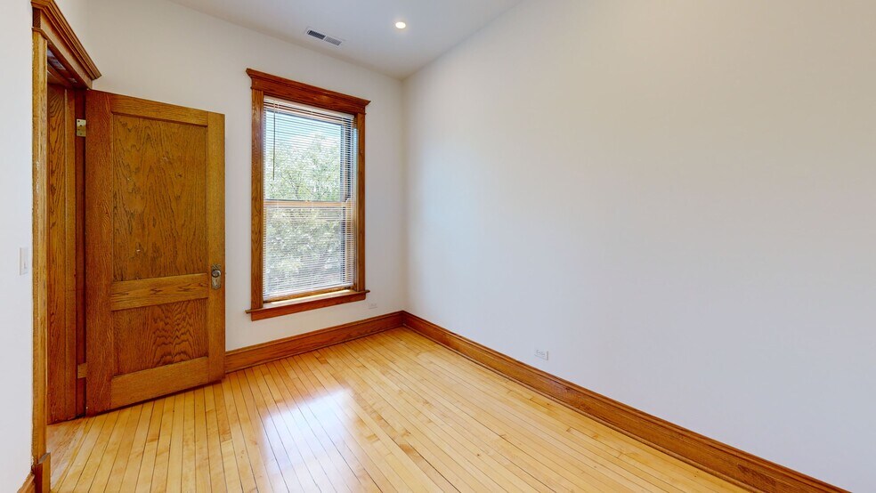 Building Photo - 1742 W Addison St