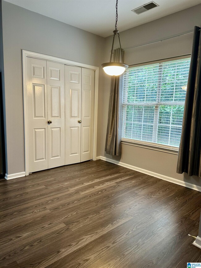 Building Photo - 560 Summit Cir