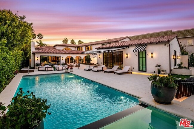 Primary Photo - 1445 Vía Cresta