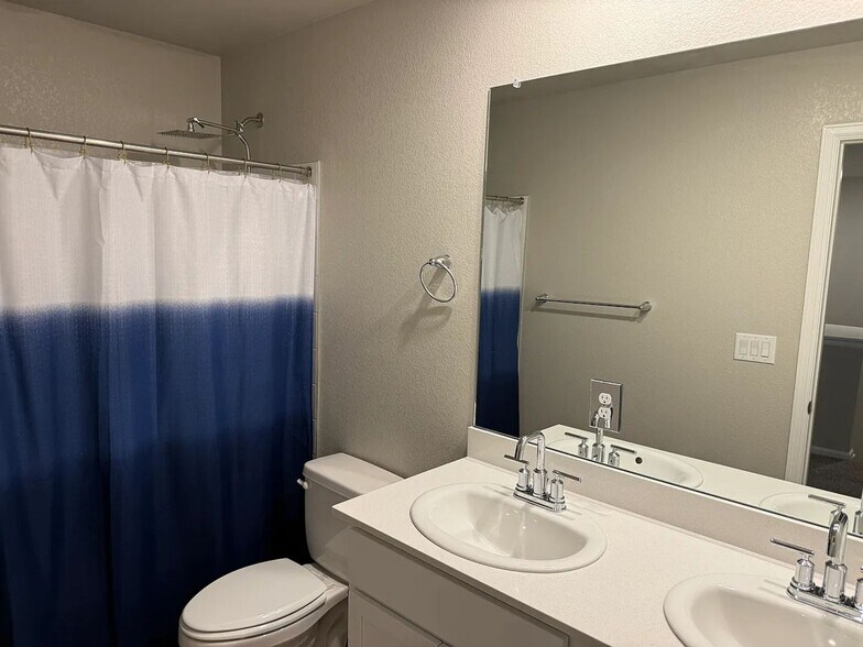 Building Photo - 745 N Tempe St