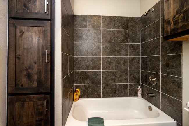 Building Photo - 2307 N Elm St