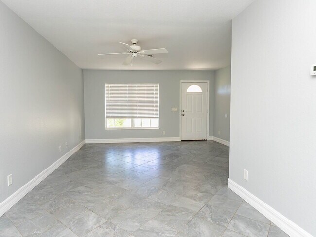 Building Photo - 2-Bed, 2-Bath Venice Home with Brand New Roof and AC