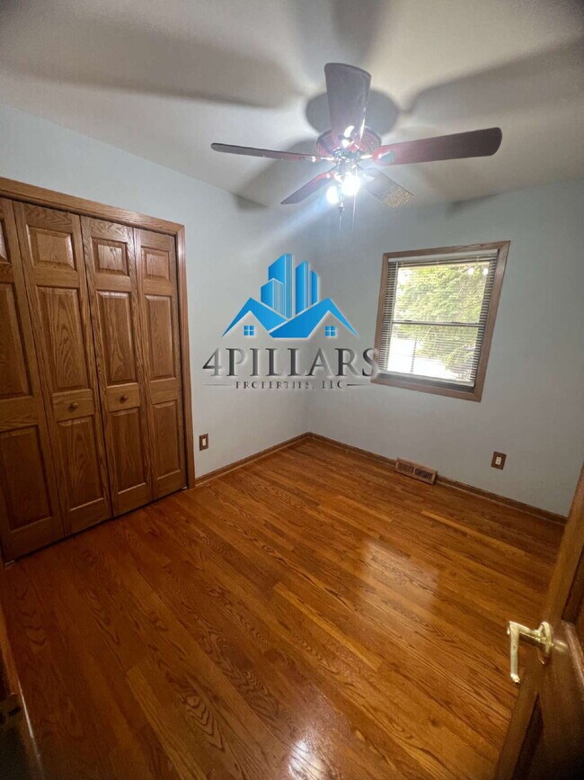 Building Photo - "Charming 3-Bedroom Haven with Finished Basement & Gleaming Hardwood Floors in Hammond!"