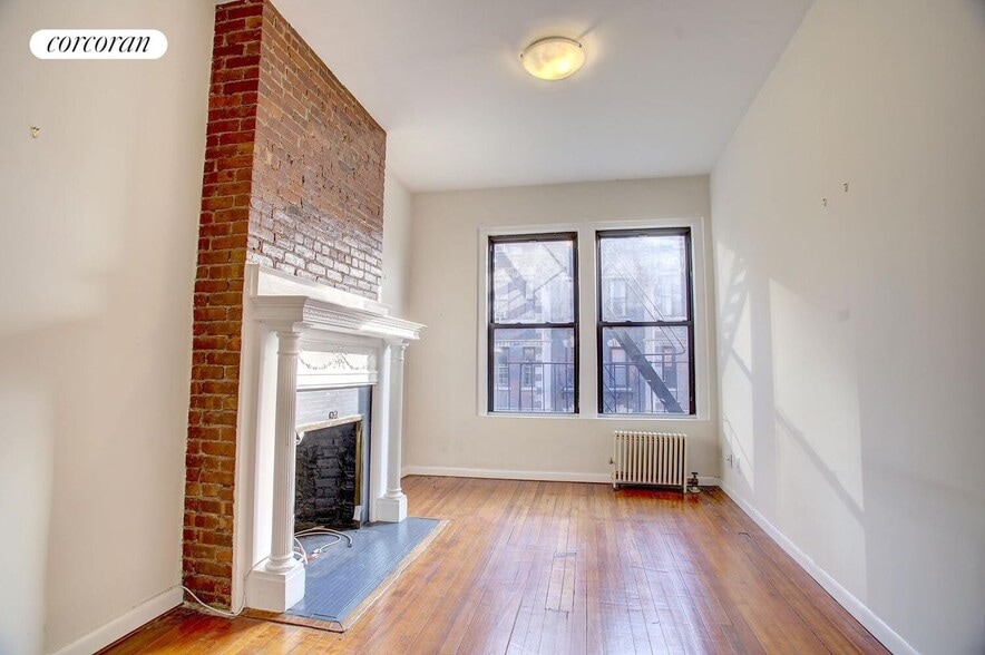 Primary Photo - 83 W Washington Pl