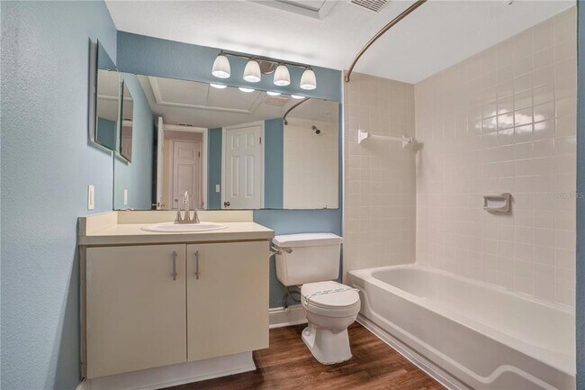 Building Photo - 370 Lake Placid Ct