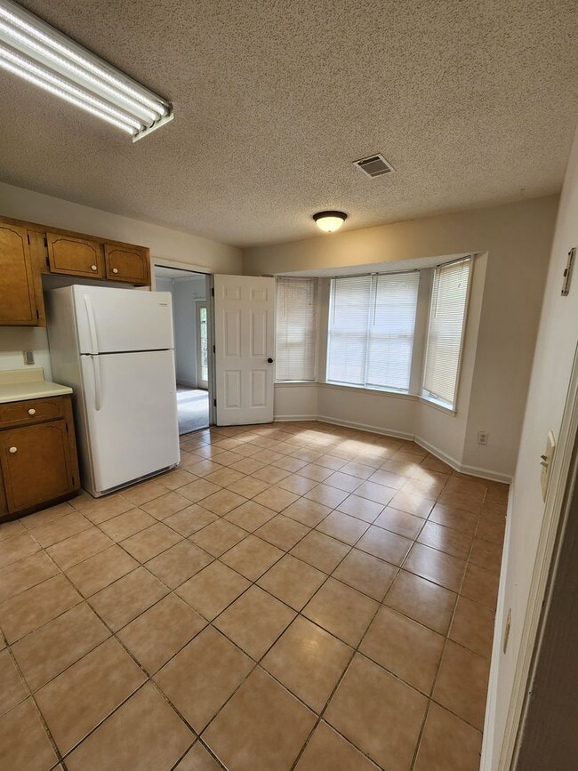 Building Photo - 1102 Tomahawk Trail