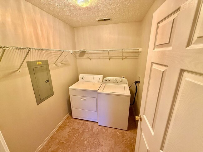 Building Photo - 2705 Beartooth Way