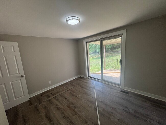 Building Photo - Newly remodeled house with a great city view!