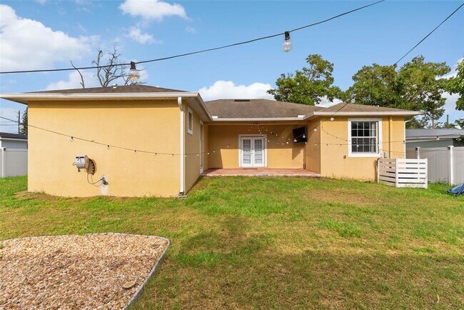 Building Photo - 6804 N Himes Ave