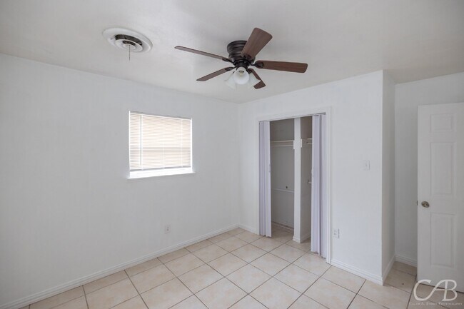 Building Photo - 2902 Bennett Dr