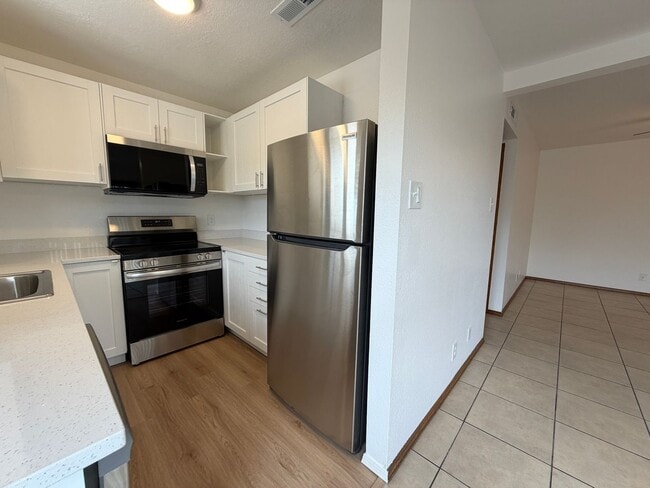 Building Photo - 1307 Rufina Ln
