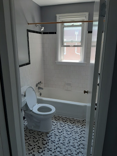 Bathroom - 4611 Parkwood Ave