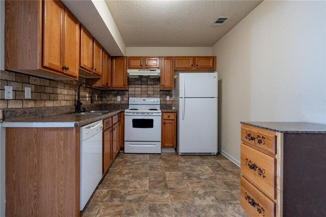 Building Photo - 43 Middlebrook Dr