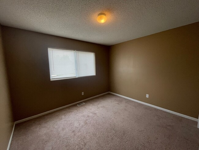 Building Photo - 2608 Deerfield Blvd