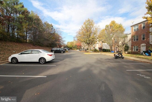 Building Photo - 10144 Reprise Dr