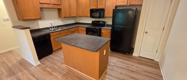 Building Photo - Great condo near Hanes Mall area, Clemmons and I40