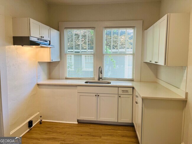 Building Photo - 410 Alford St