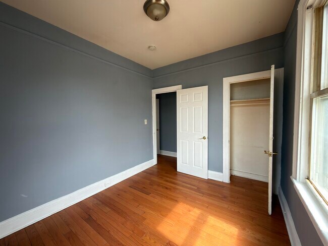 Building Photo - 225 Lembeck Ave