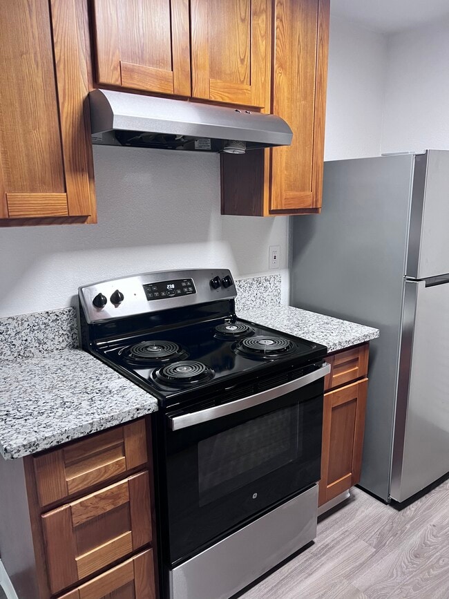 Renovated 2x1 Kitchen - Pine Manor (03/26)