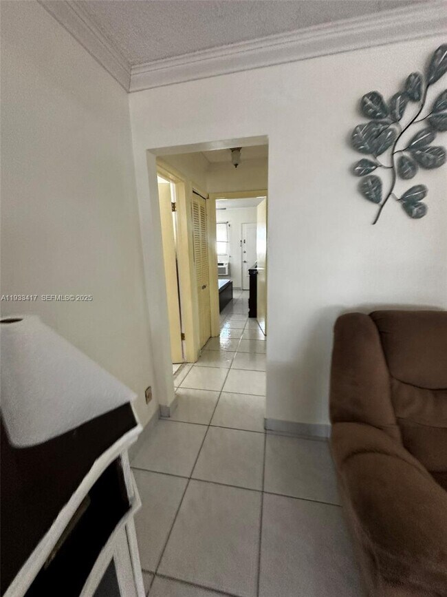 Building Photo - 920 SW 11th Ave