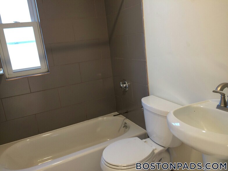 Building Photo - 21-23 Weitz St.