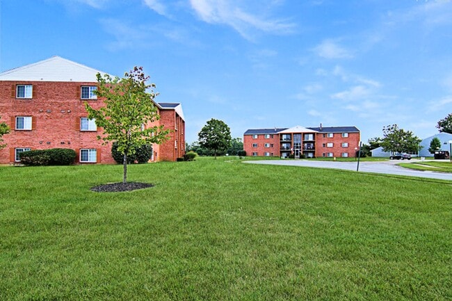 Building Photo - Forest Meadows Apartments – Pet-Friendly w...