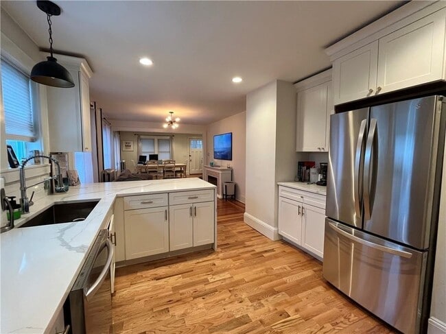 Building Photo - 16 Apthorp Ave