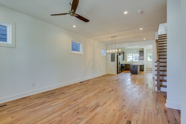 Building Photo - 1822 16th Ave N