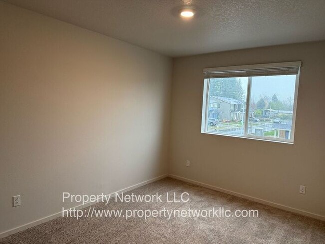 Building Photo - New 3 Bedroom Gresham Townhouse