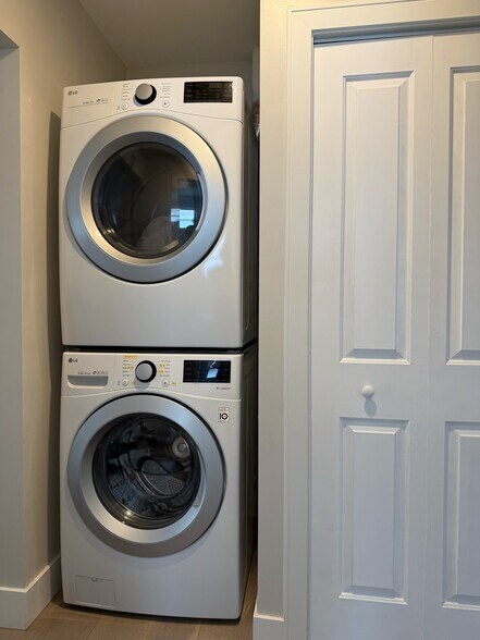 In-unit Washer & dryer - 47 Governor Winthrop Rd