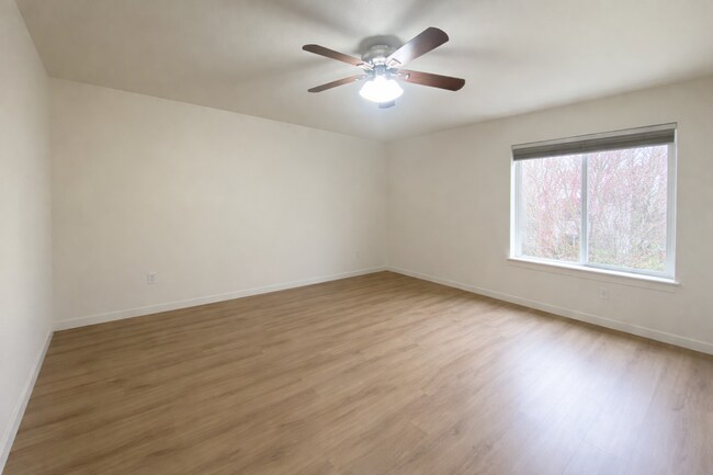 Building Photo - Expansive Orenco Home with 5 Bedrooms, Bonus Room & 3 Full Baths