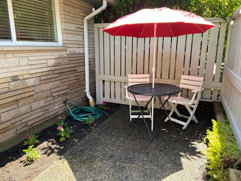 Patio - 2733 Franklin Ave E