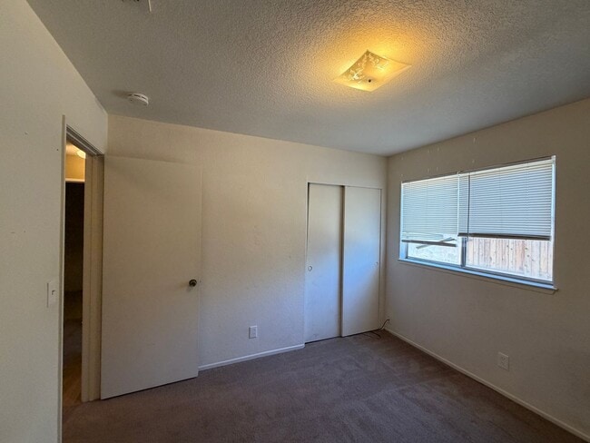 Building Photo - 8608 Zircon Crest Ct
