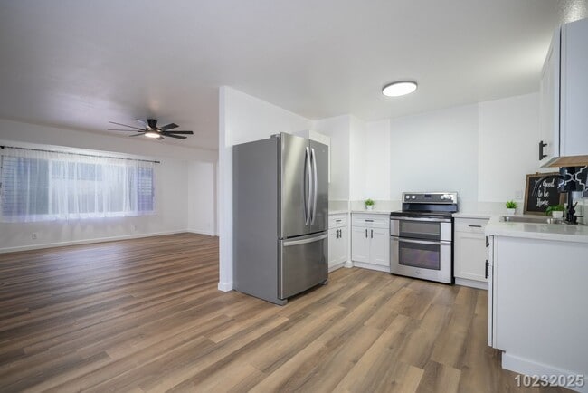 Building Photo - Versatile 3-Bedroom Home with Extended Spa...